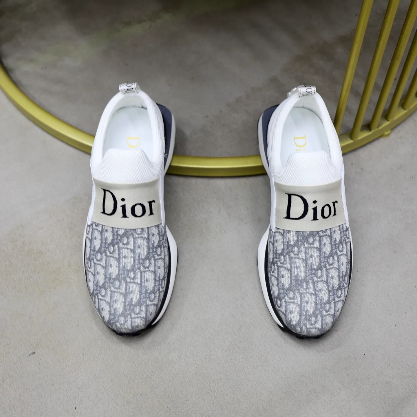 Ex-factory price: 462💰🙅‍♂️🙅‍♂️🙅‍♂️ Brand: Dior DIOR Standard code: 38-44 (45 customized) Grade: Same as the official website Material: Original leather splicing brand cloth Comfortable and breathable lining Lightweight and wear-resistant sports outsole Style category: Men's fashionable casual shoes Running sneakers Distinguished luxury brand elements Top luxury Color: actual picture color